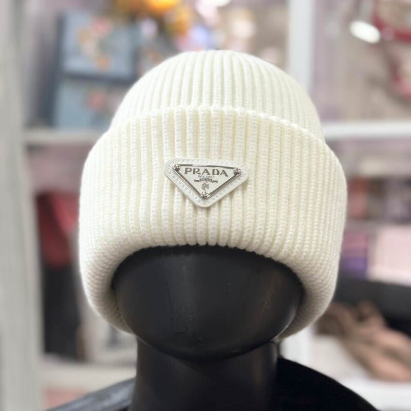 шапка PRADA