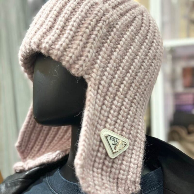 шапка PRADA