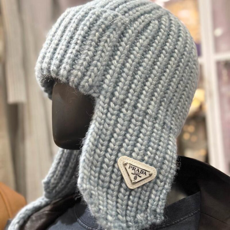 шапка PRADA
