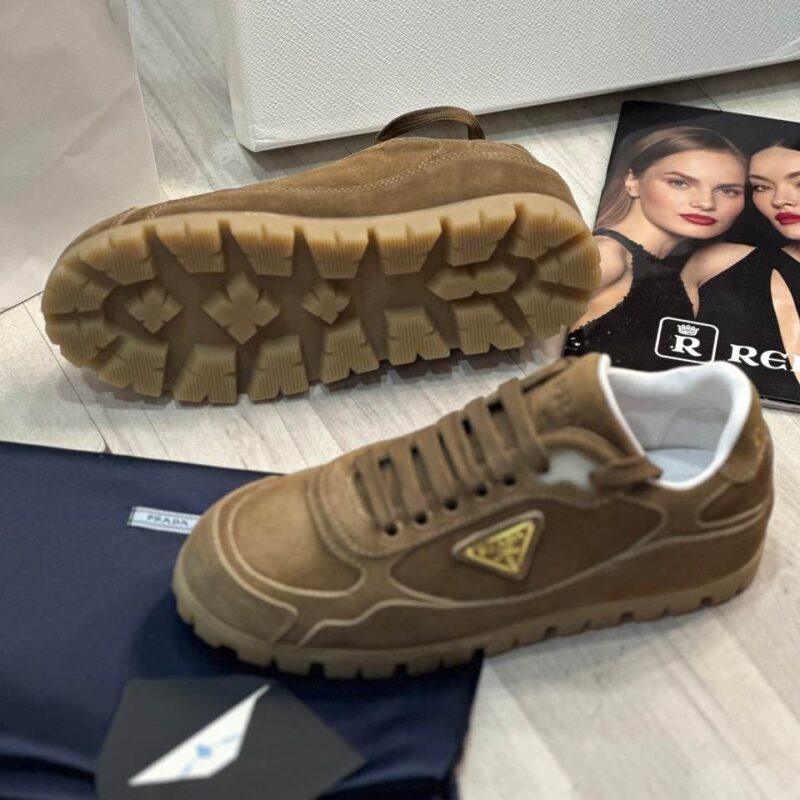 Одежда PRADA