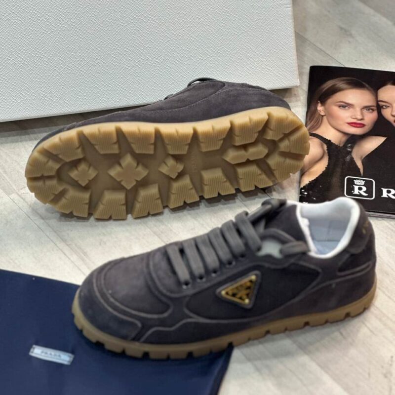 Одежда PRADA